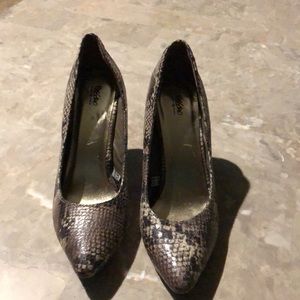 Snake print shoes size 8.5 with 4inch heel